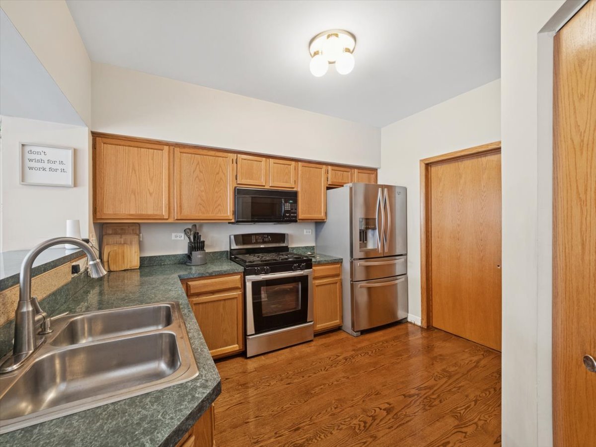 2801 Odlum Drive, Schaumburg, IL 60194