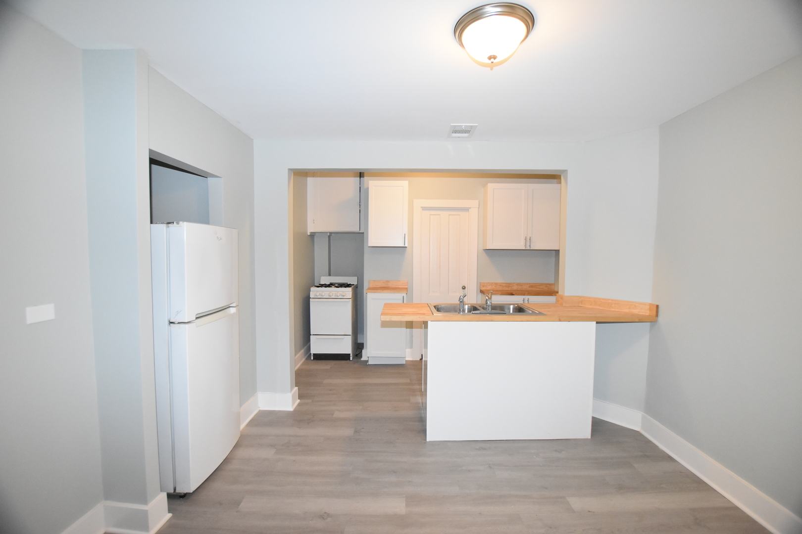 426 N Lake Street #1, Aurora, IL 60506