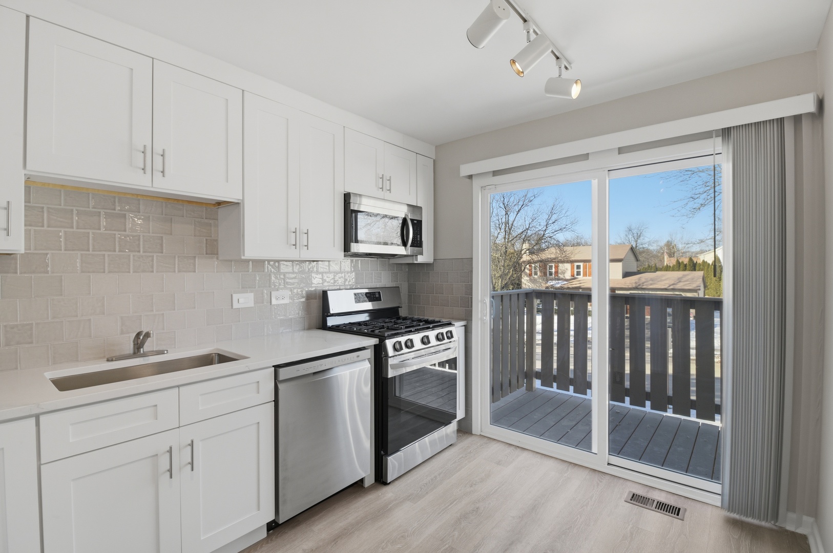 205 Nantucket Harbor #205, Schaumburg, IL 60193