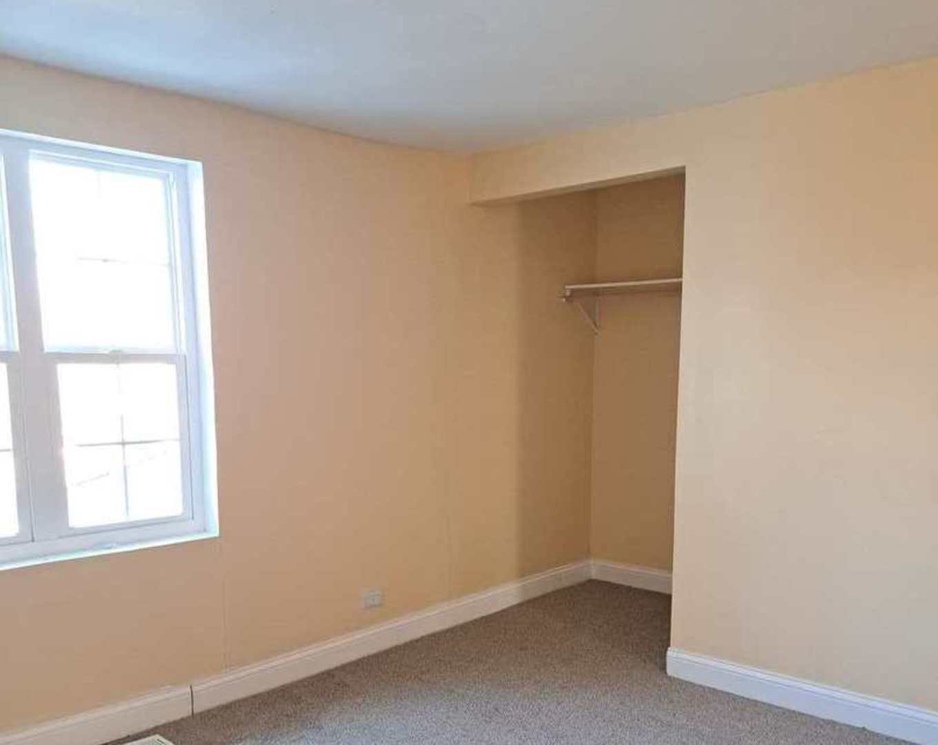 2015 Berkshire Circle #H, Carpentersville, IL 60110