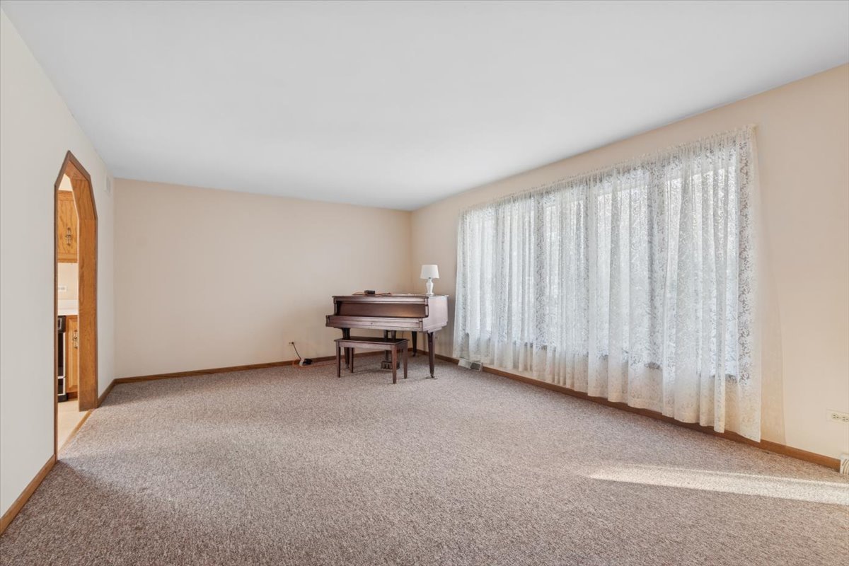 320 Garfield Avenue, New Lenox, IL 60451