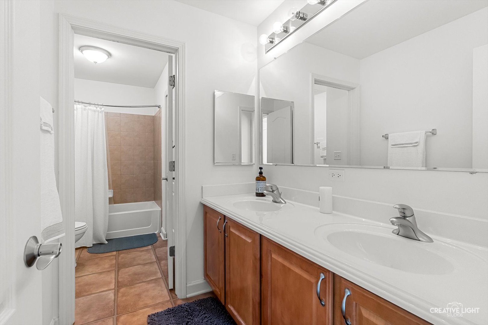 810 Georgetown Drive, Oswego, IL 60543