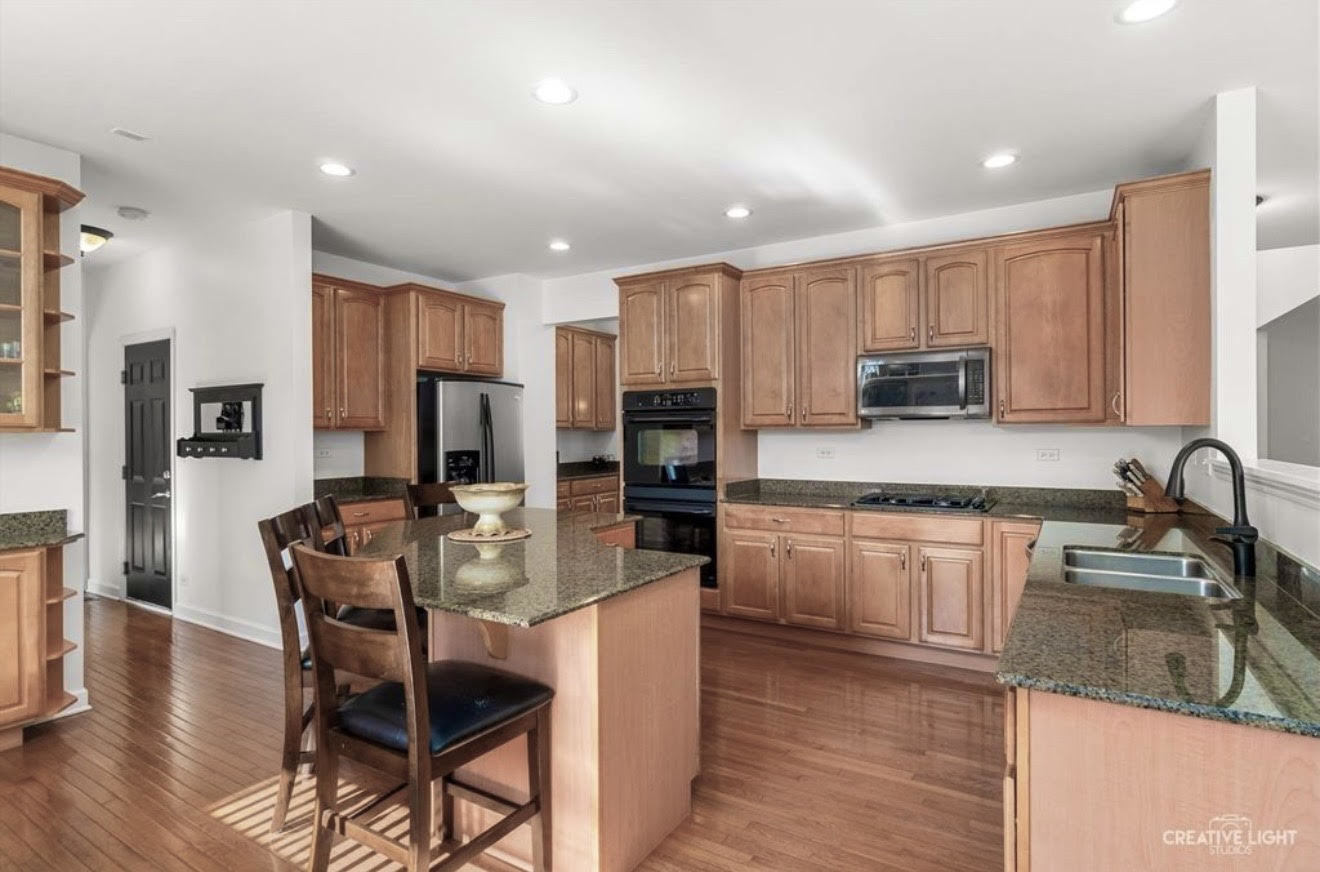 810 Georgetown Drive, Oswego, IL 60543