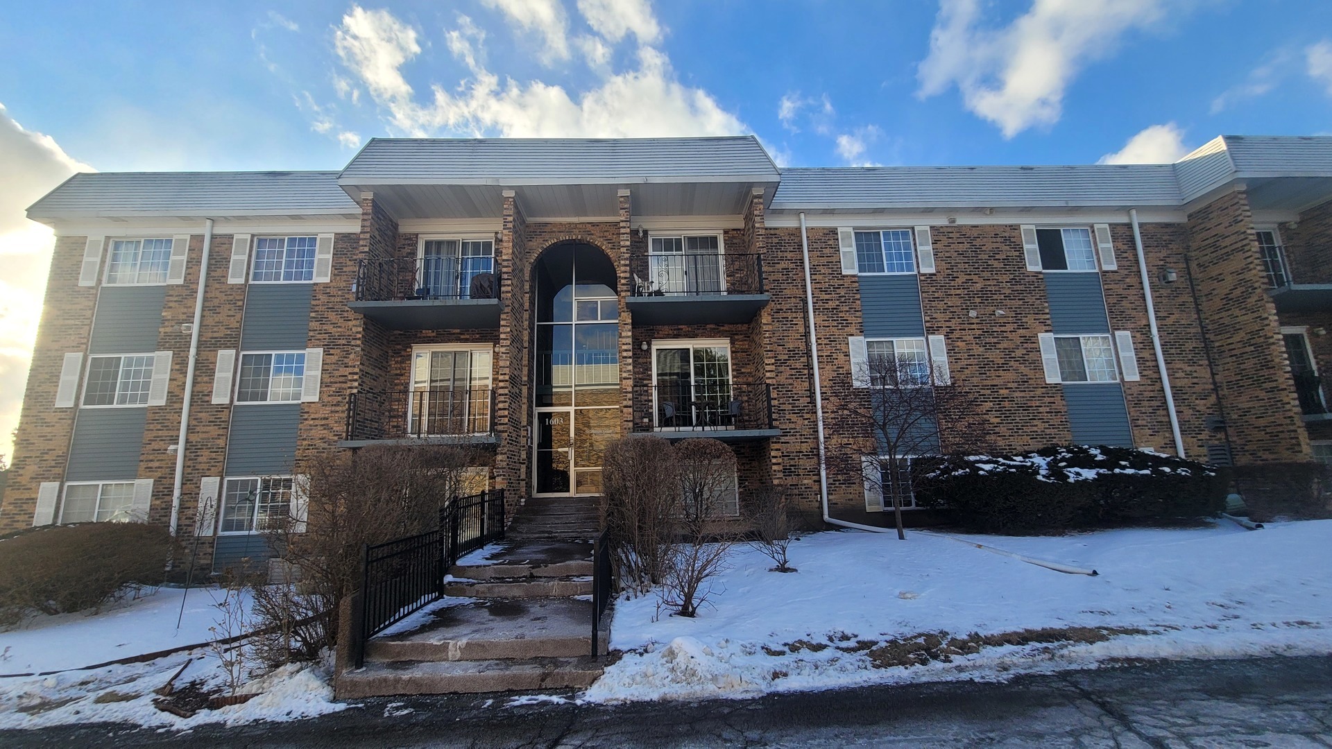 1603 N Windsor Drive #202, Arlington Heights, IL 60004