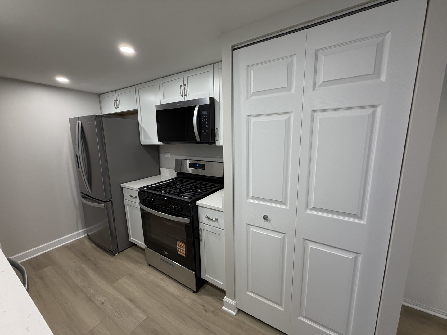 29W526 Winchester Circle #2N, Warrenville, IL 60555