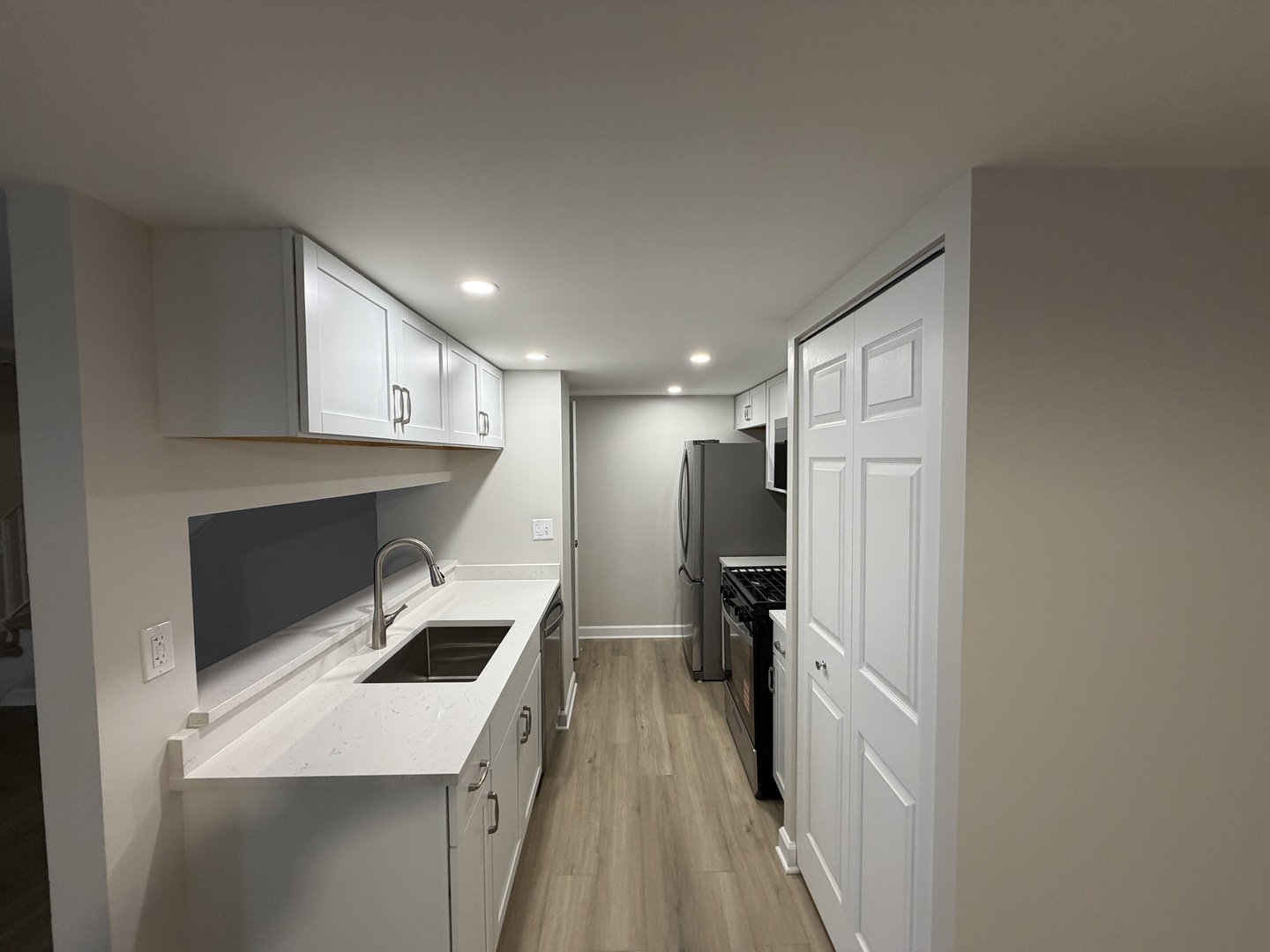 29W526 Winchester Circle #2N, Warrenville, IL 60555