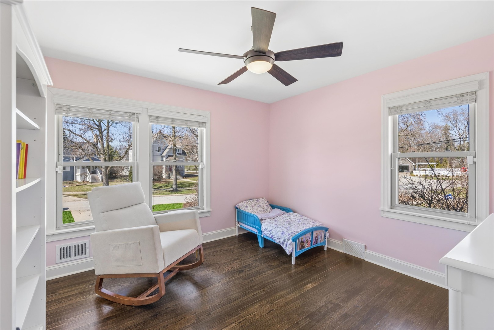 271 Sunset Avenue, Glen Ellyn, IL 60137