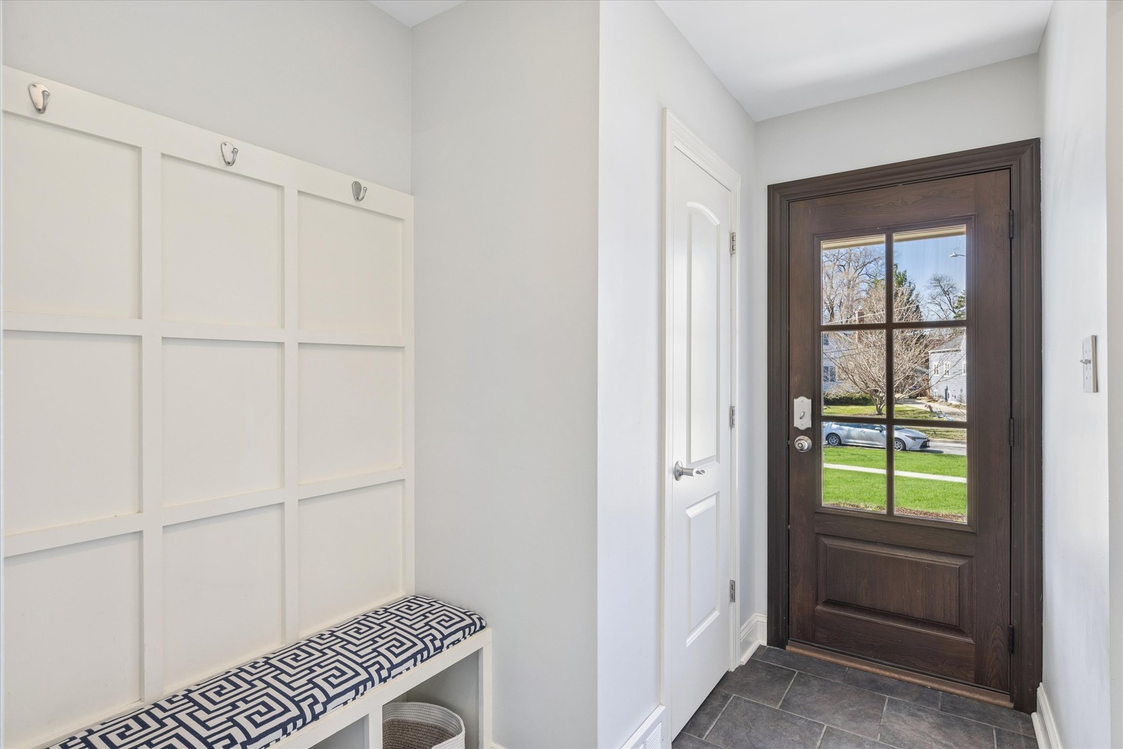 271 Sunset Avenue, Glen Ellyn, IL 60137