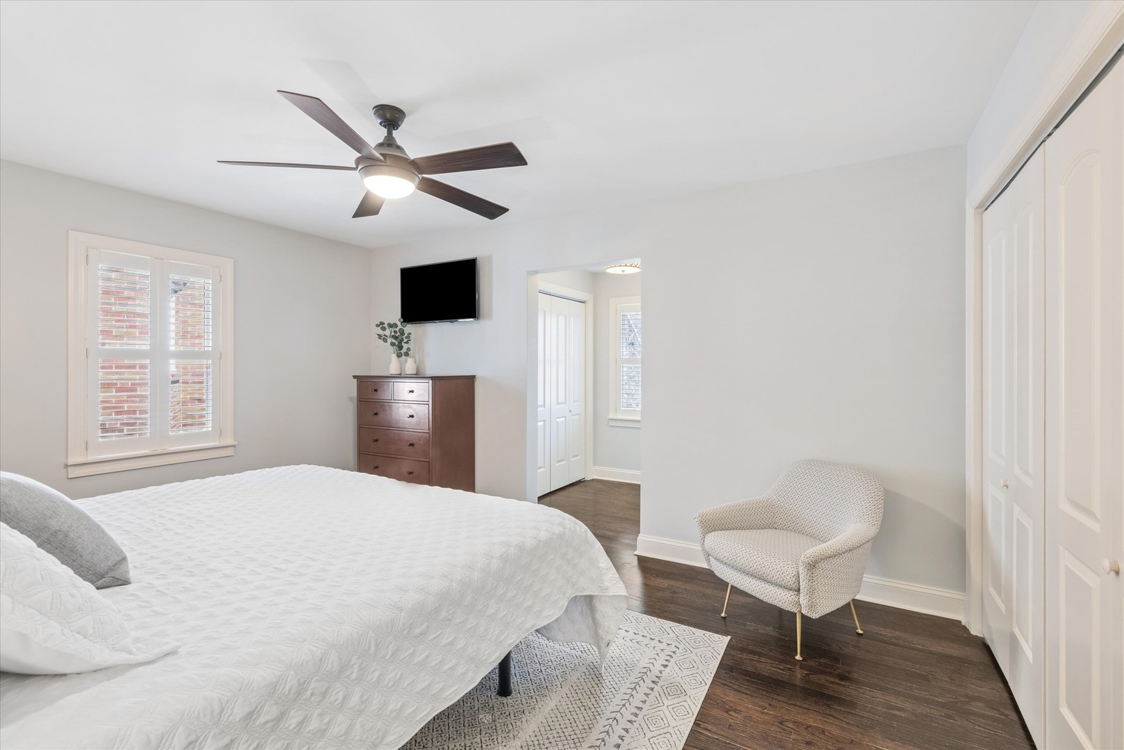 271 Sunset Avenue, Glen Ellyn, IL 60137