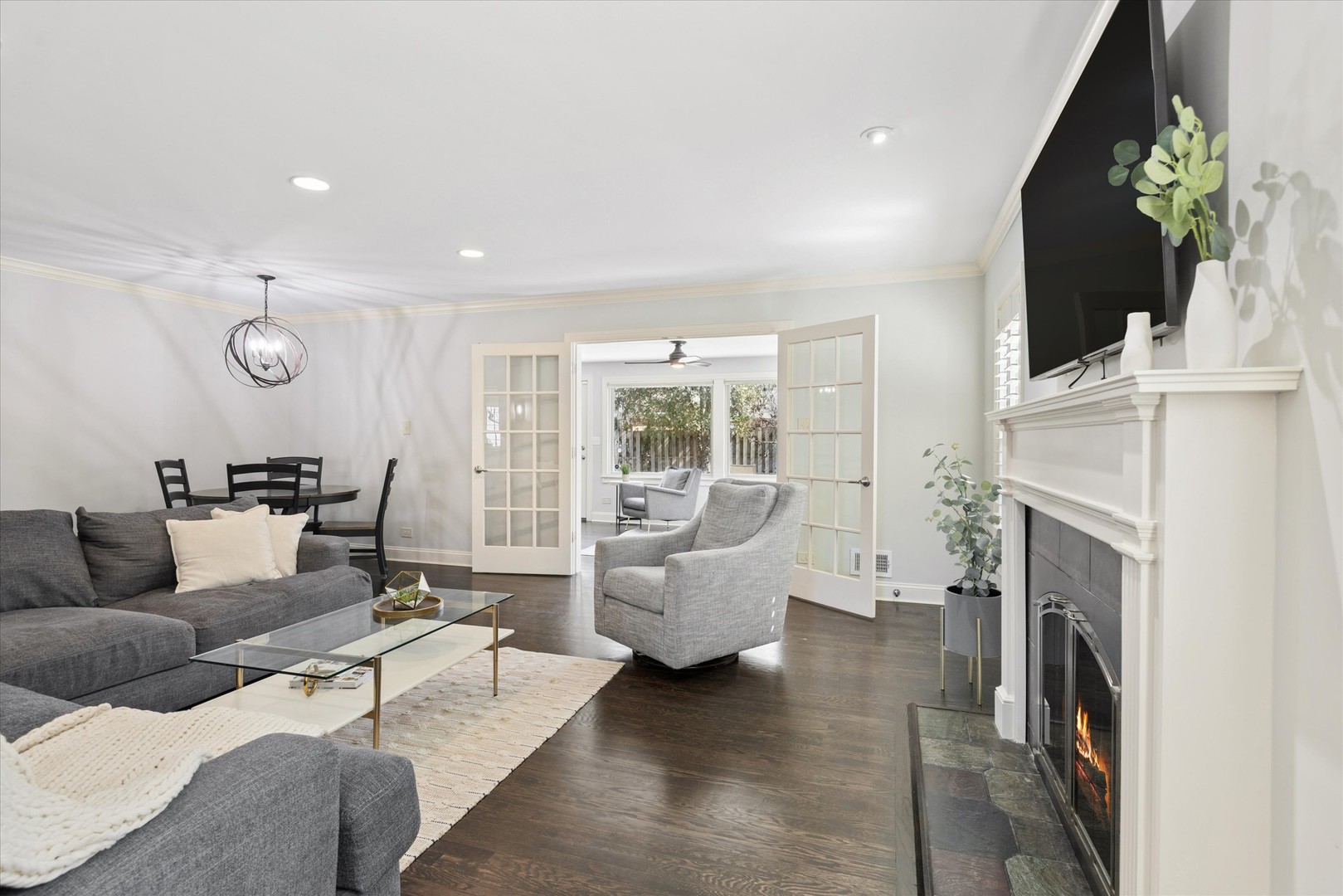 271 Sunset Avenue, Glen Ellyn, IL 60137