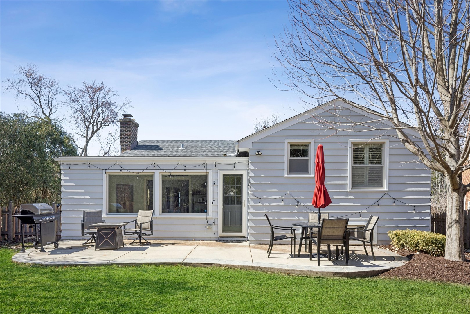 271 Sunset Avenue, Glen Ellyn, IL 60137