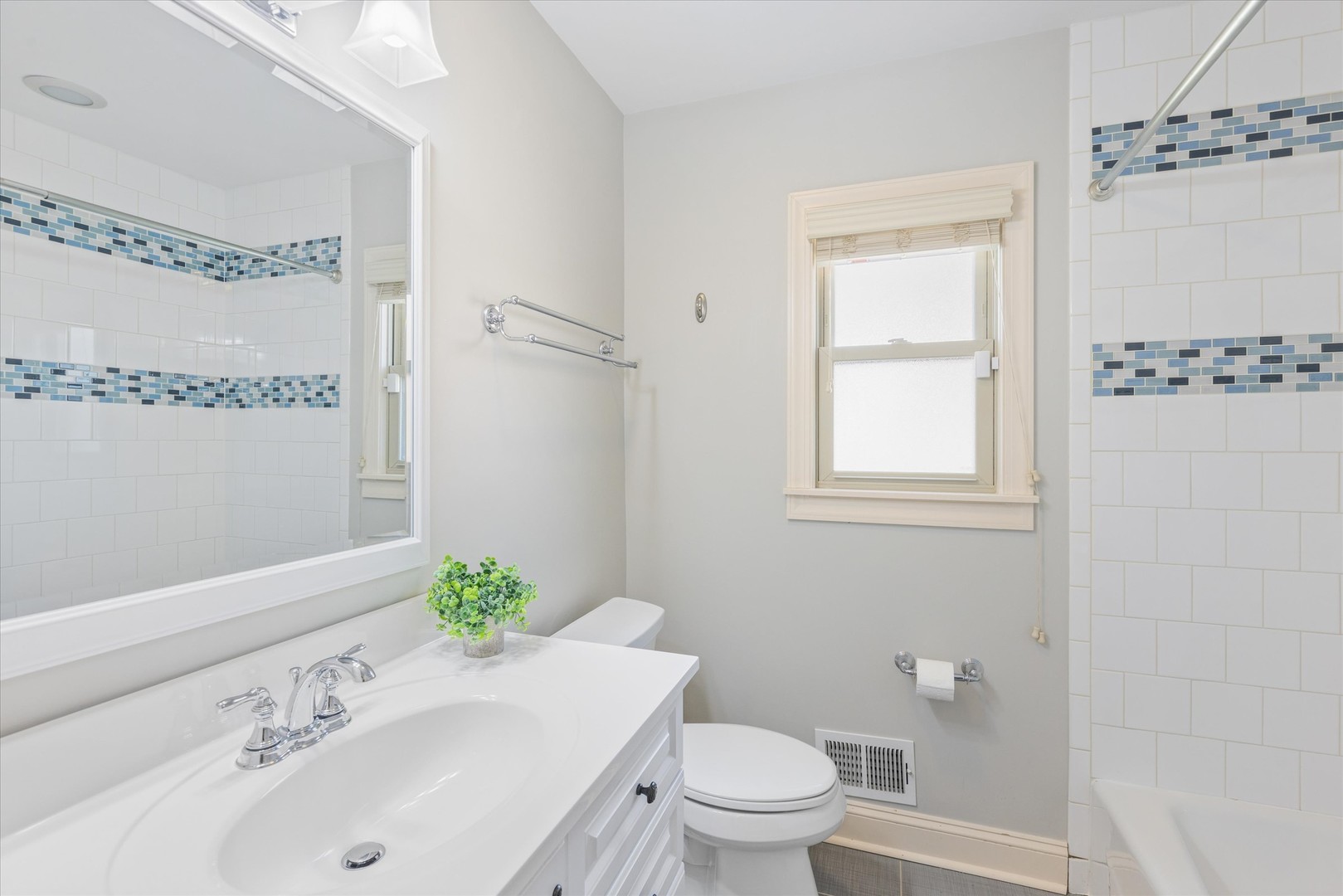 271 Sunset Avenue, Glen Ellyn, IL 60137