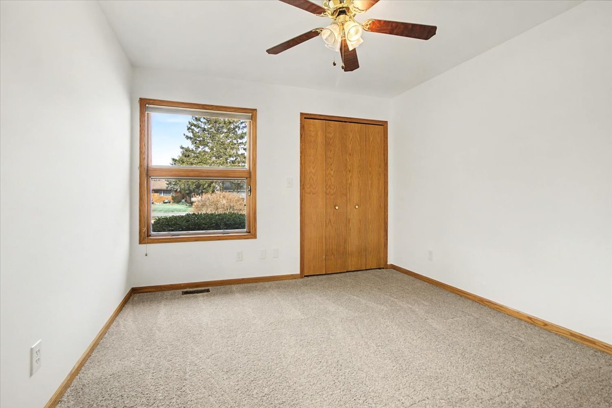 1816 Doris Road, Lake Holiday, IL 60548