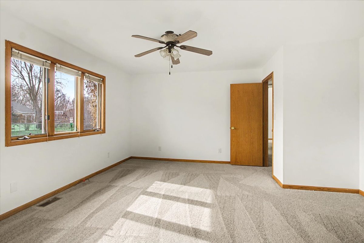 1816 Doris Road, Lake Holiday, IL 60548