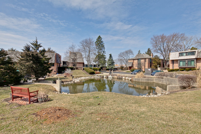 600 W Russell Street #306, Barrington, IL 60010