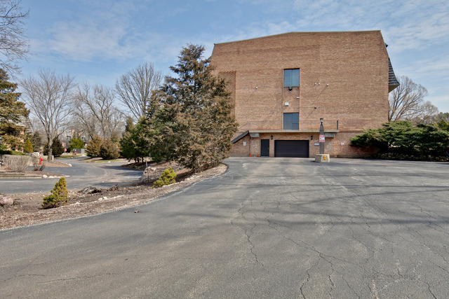 600 W Russell Street #306, Barrington, IL 60010