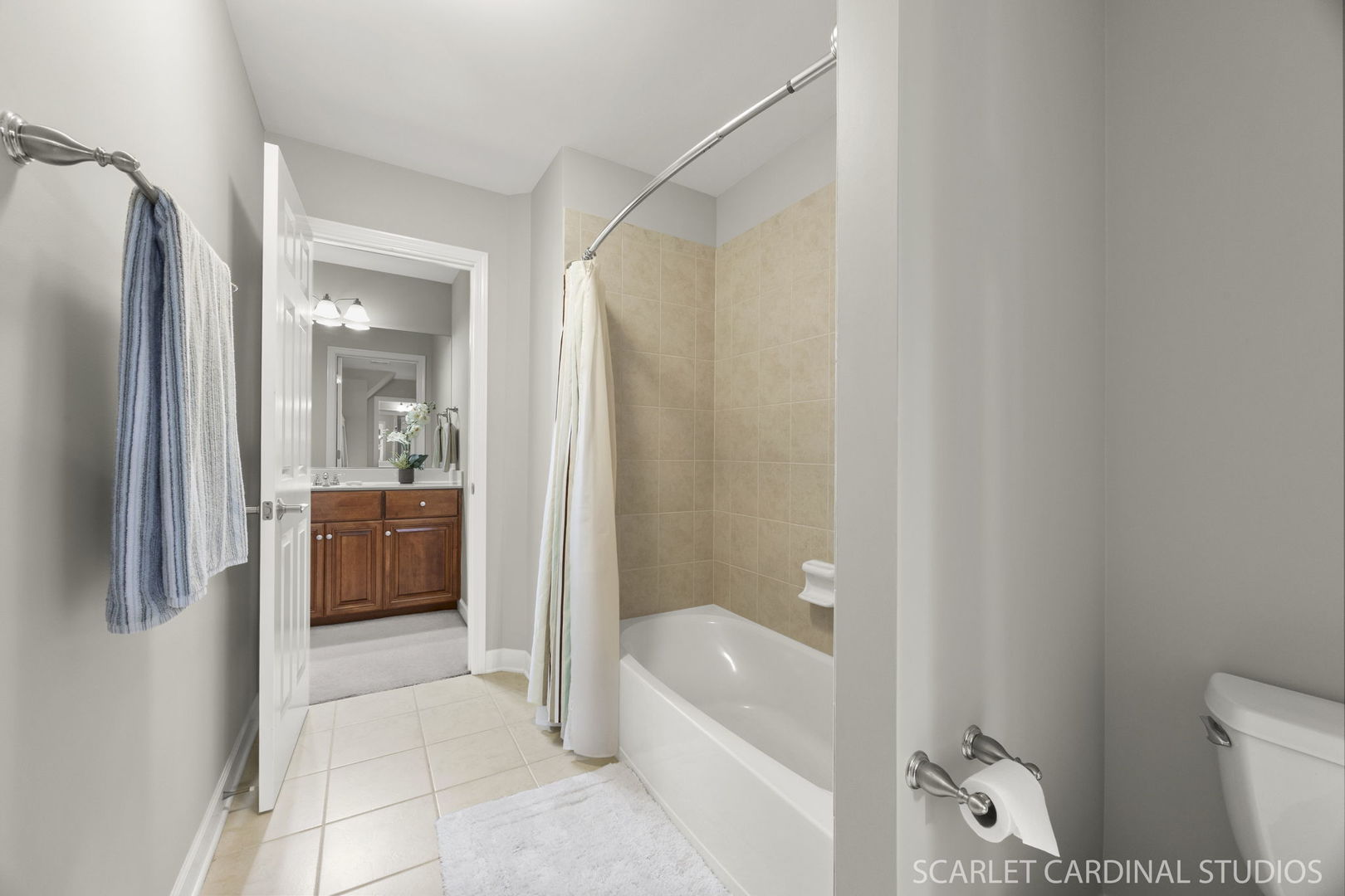 1017 Tartan Court, Wheaton, IL 60187