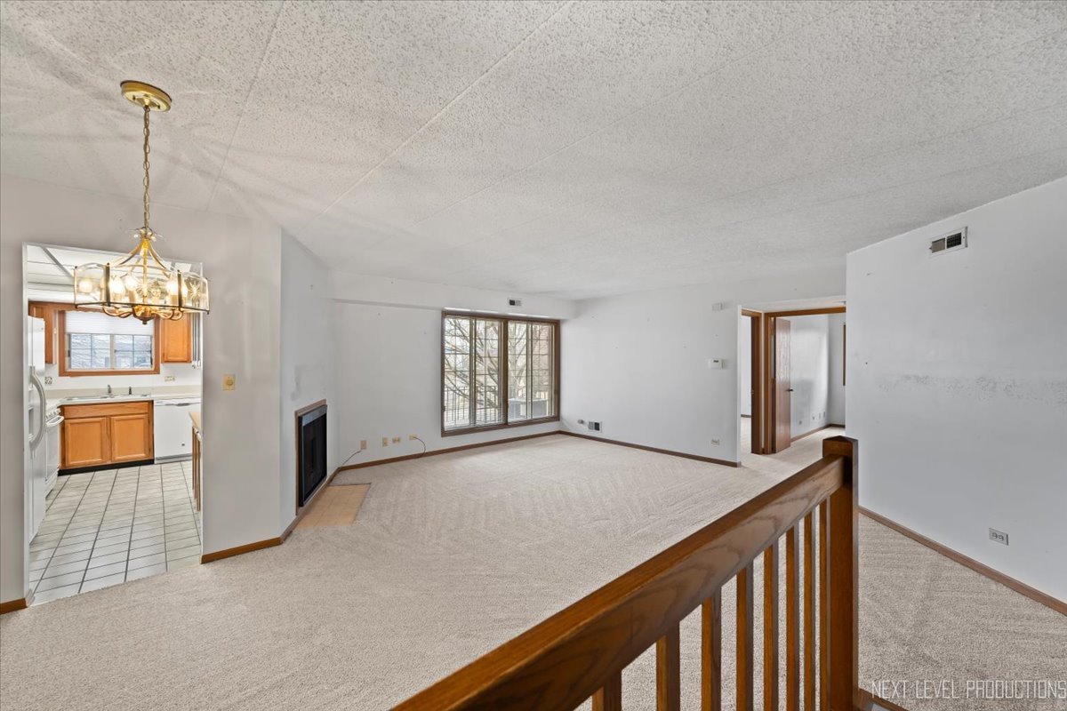 1258 Chalet Road #201, Naperville, IL 60563