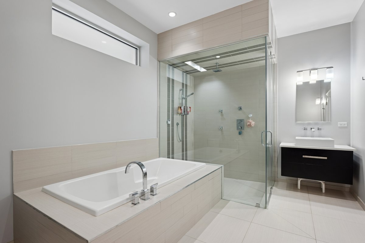 1437 W Diversey Parkway #1W, Chicago, IL 60614