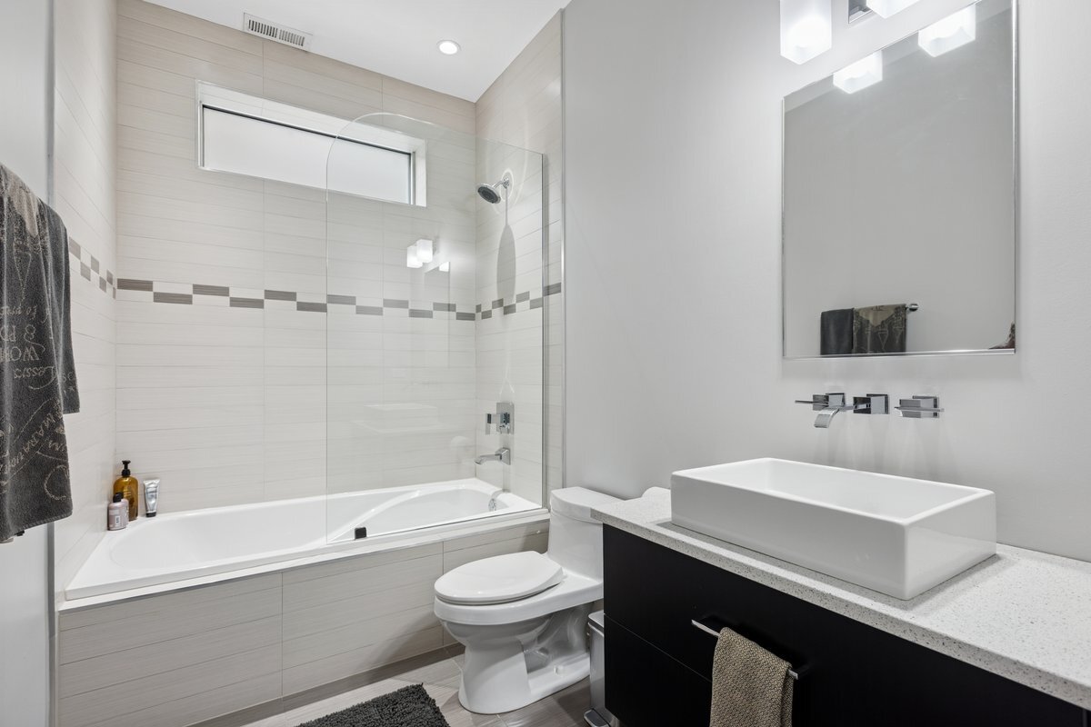 1437 W Diversey Parkway #1W, Chicago, IL 60614