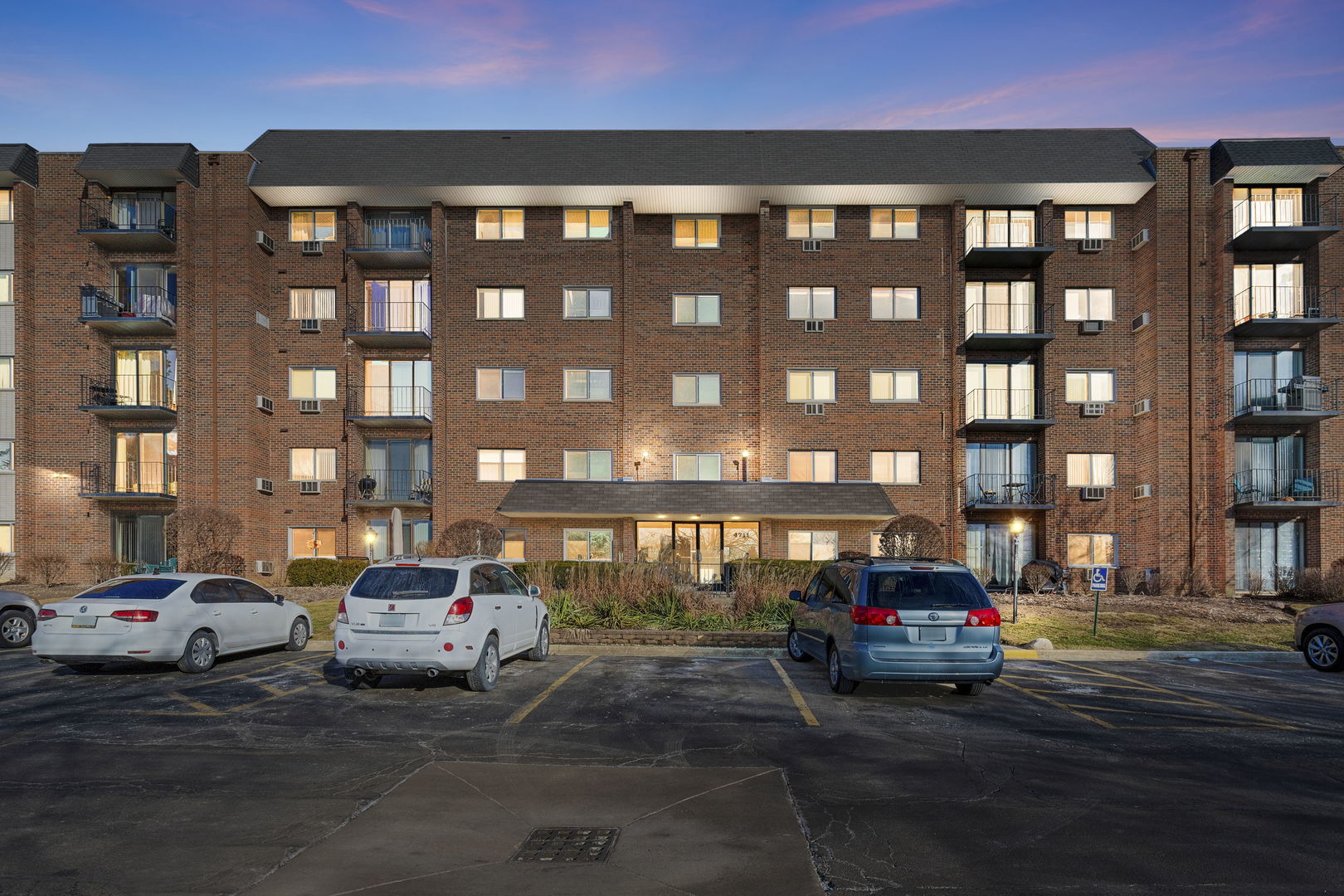 4711 Saint Joseph Creek Drive #5H, Lisle, IL 60532