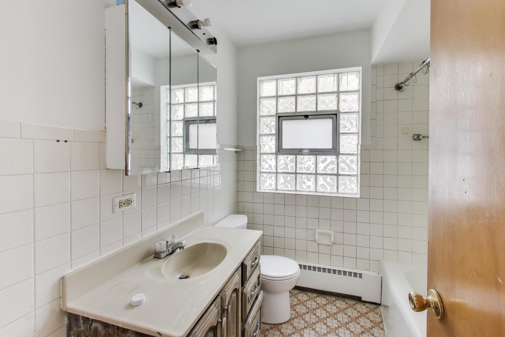 1833 Oak Park Avenue, Berwyn, IL 60402