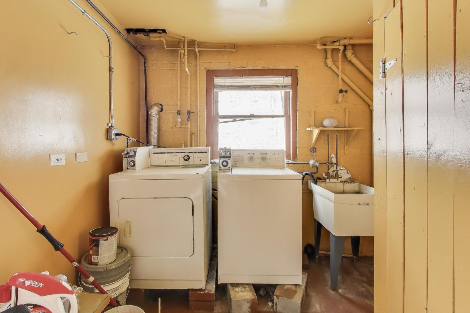 1833 Oak Park Avenue, Berwyn, IL 60402