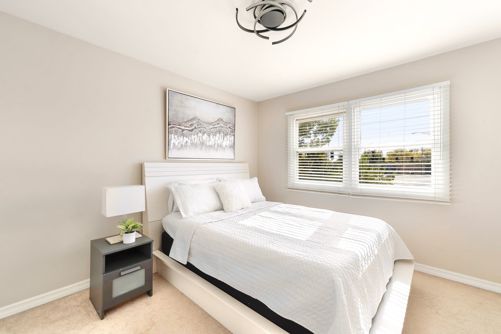 1211 Diane Lane, Elk Grove Village, IL 60007