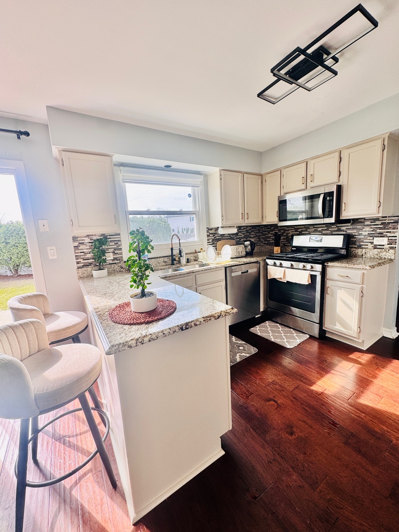 1211 Diane Lane, Elk Grove Village, IL 60007