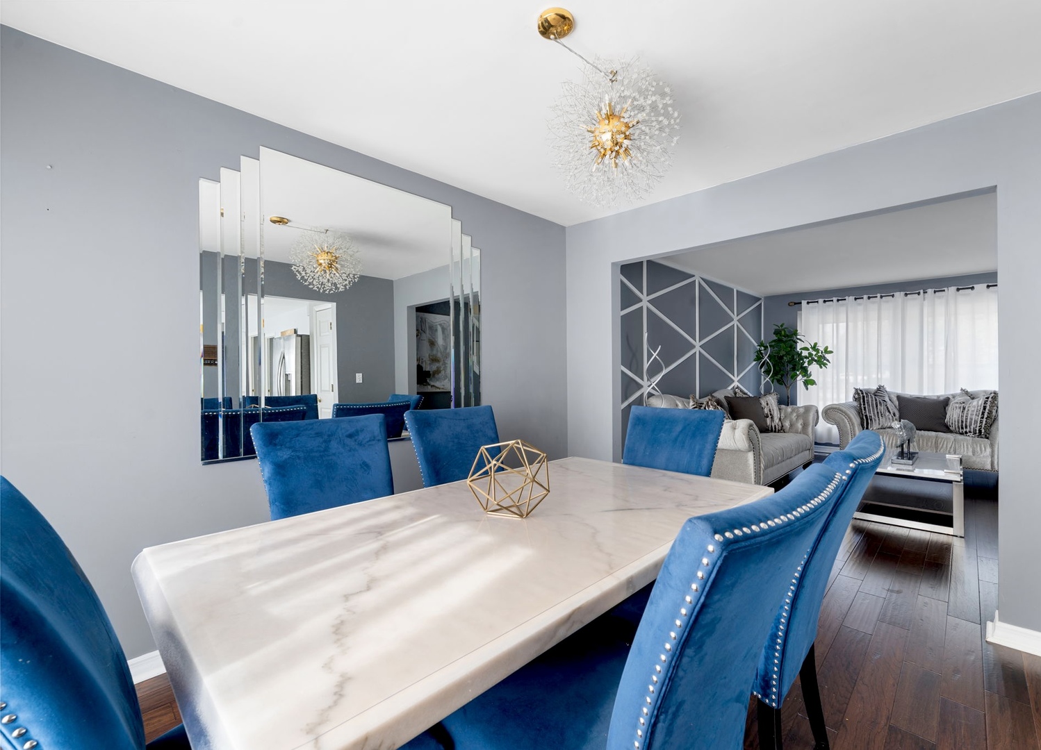 1211 Diane Lane, Elk Grove Village, IL 60007