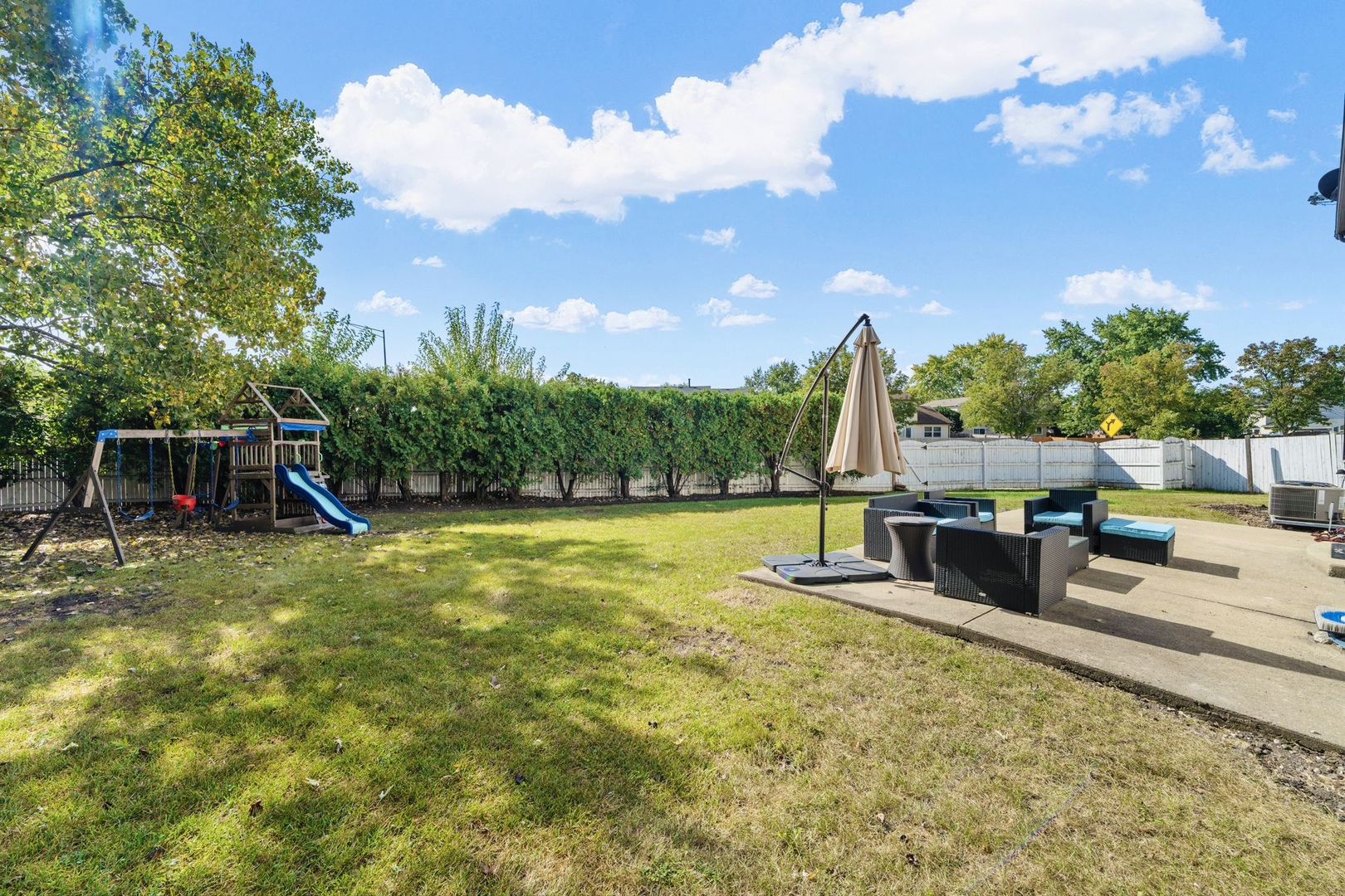 1211 Diane Lane, Elk Grove Village, IL 60007