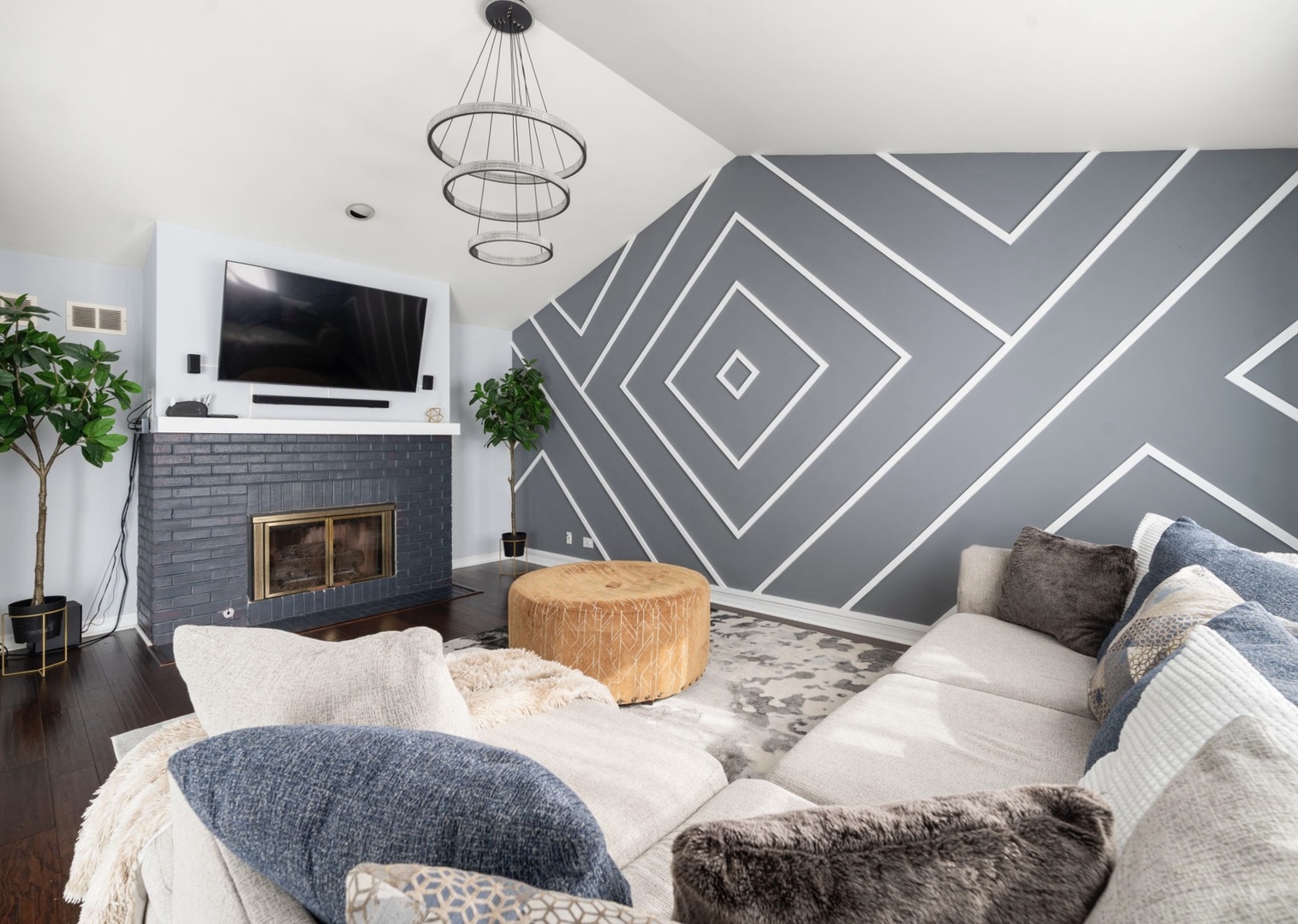 1211 Diane Lane, Elk Grove Village, IL 60007