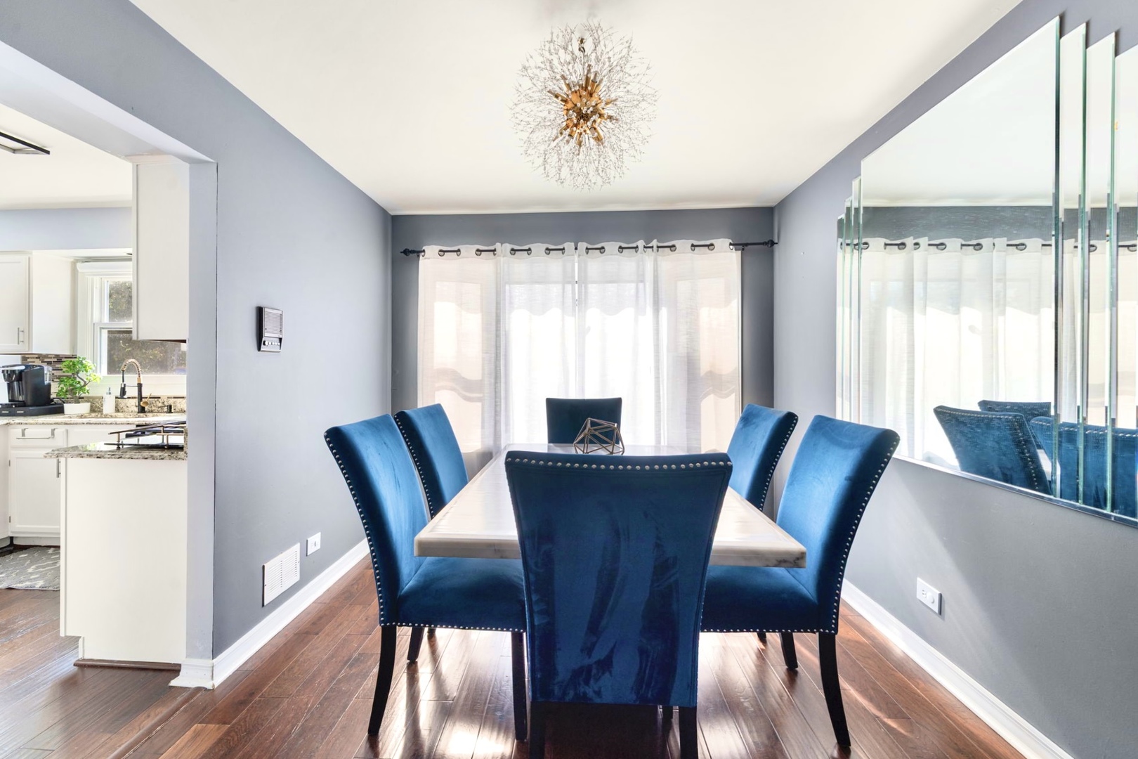 1211 Diane Lane, Elk Grove Village, IL 60007