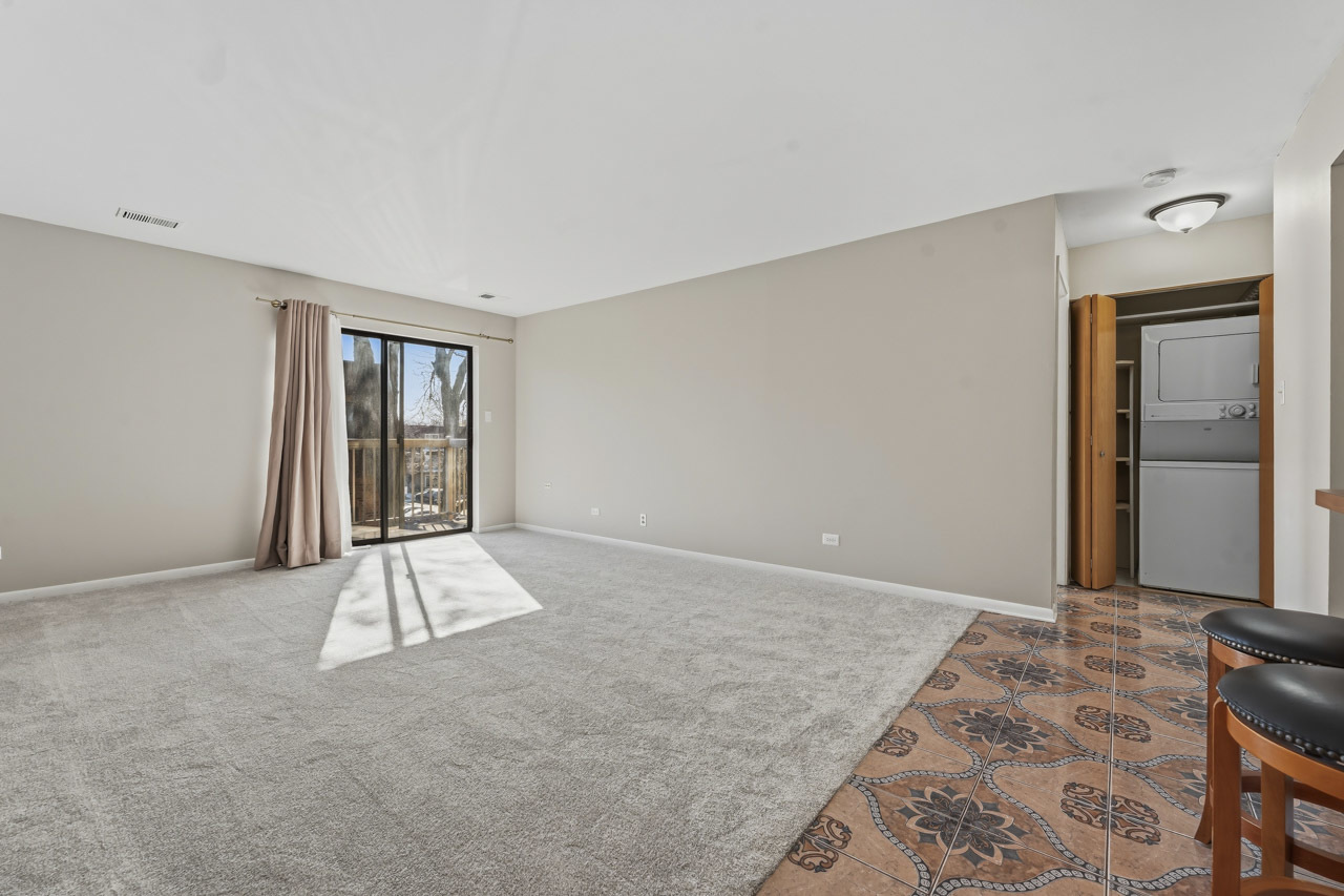 605 W Central Road #C1, Mount Prospect, IL 60056