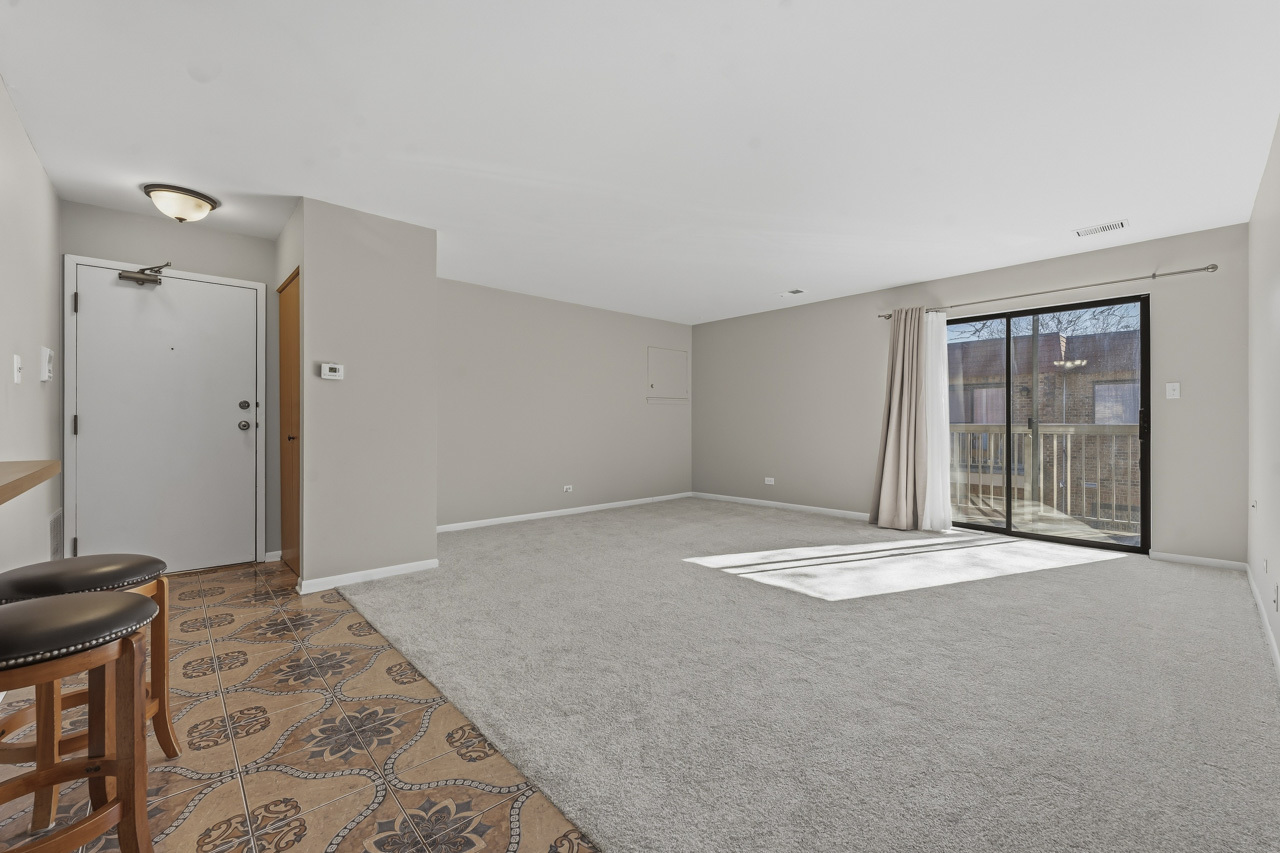 605 W Central Road #C1, Mount Prospect, IL 60056