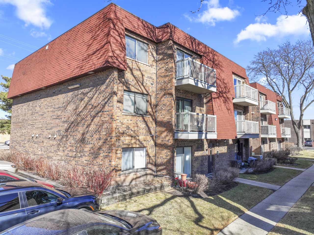 605 W Central Road #C1, Mount Prospect, IL 60056