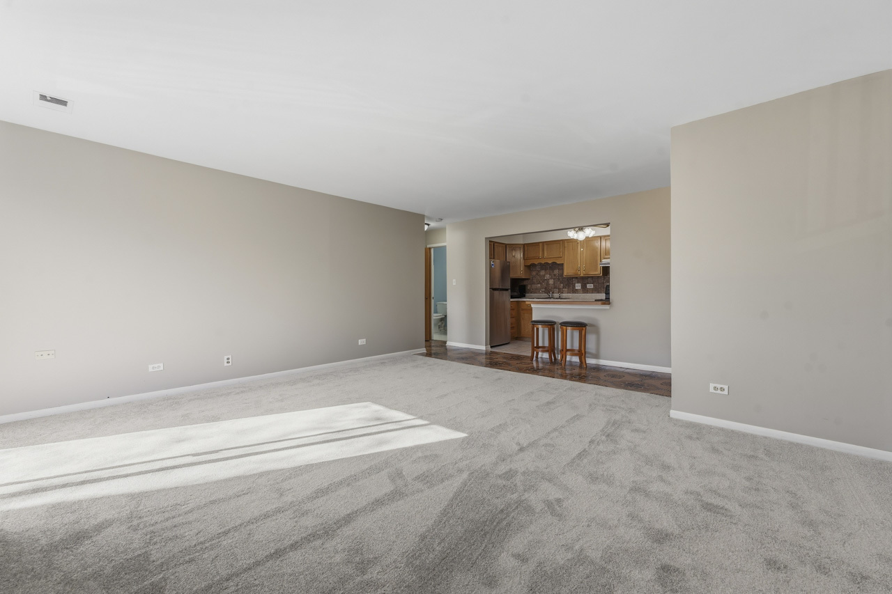 605 W Central Road #C1, Mount Prospect, IL 60056