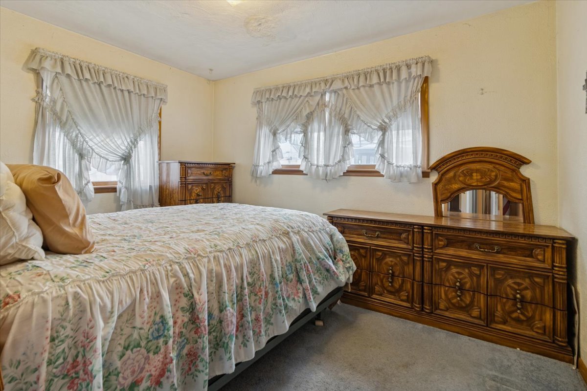 1617 N Hickory Street, Crest Hill, IL 60403