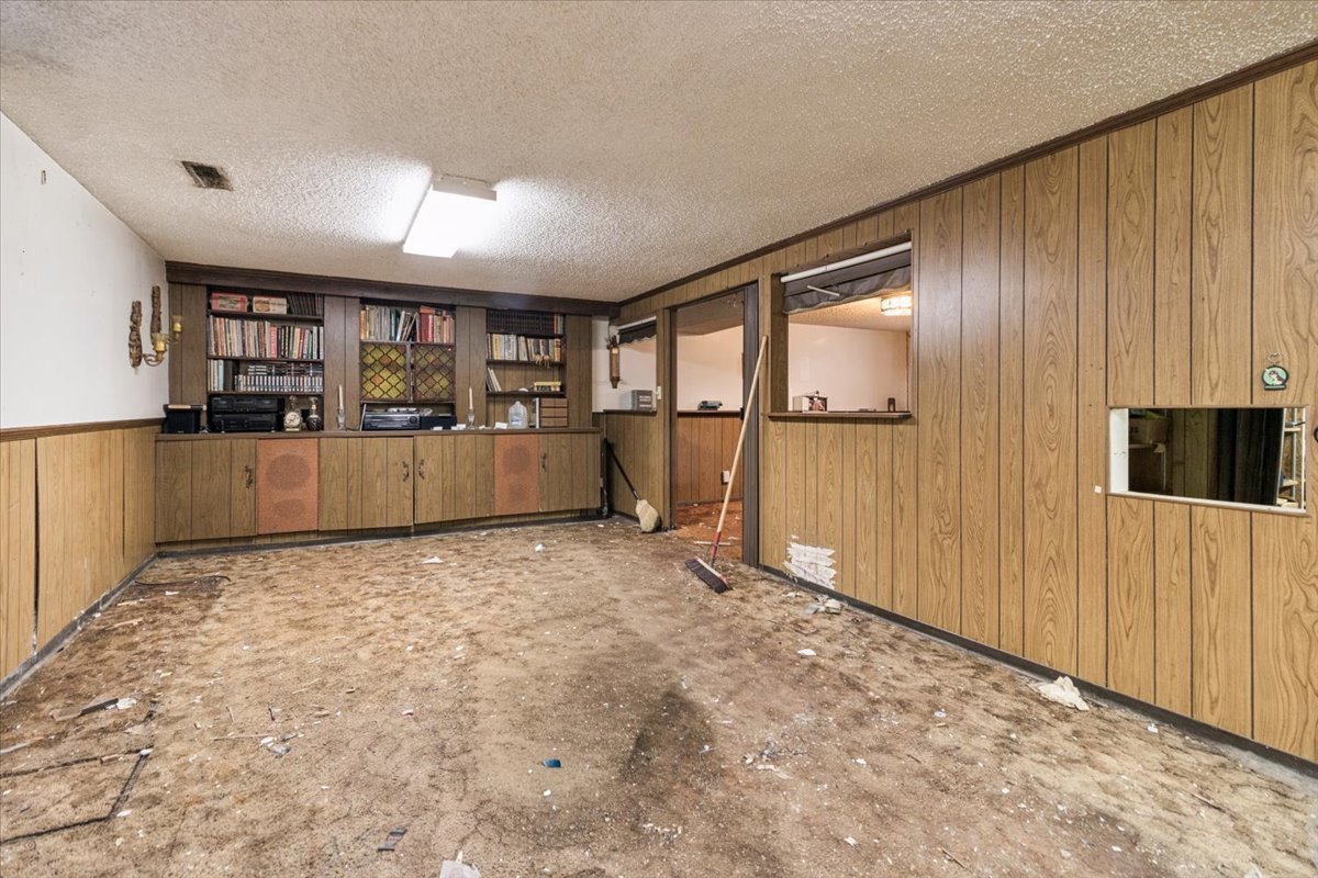 1617 N Hickory Street, Crest Hill, IL 60403