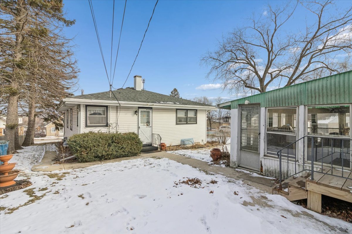 1617 N Hickory Street, Crest Hill, IL 60403