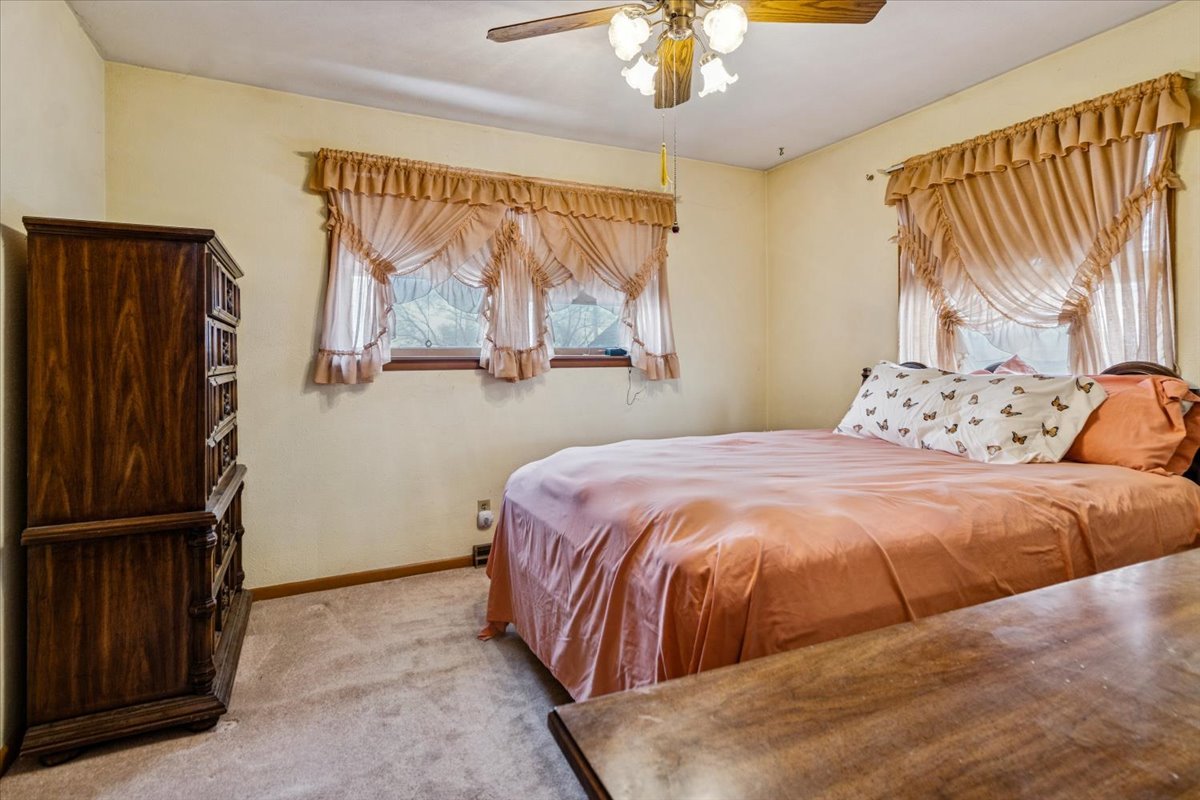 1617 N Hickory Street, Crest Hill, IL 60403