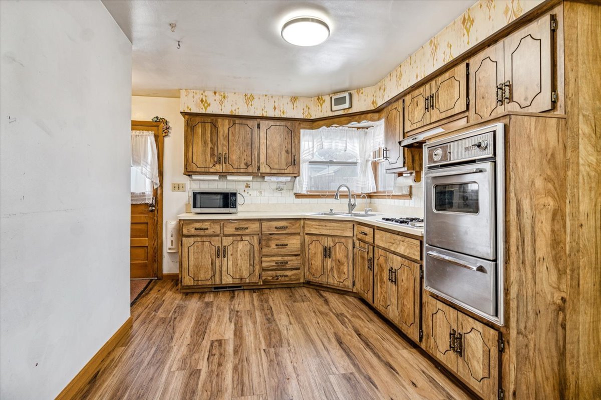 1617 N Hickory Street, Crest Hill, IL 60403