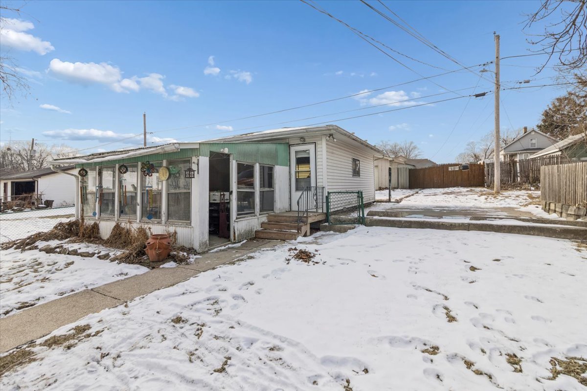 1617 N Hickory Street, Crest Hill, IL 60403