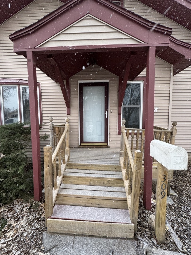 309 N 9th Street, Rochelle, IL 61068