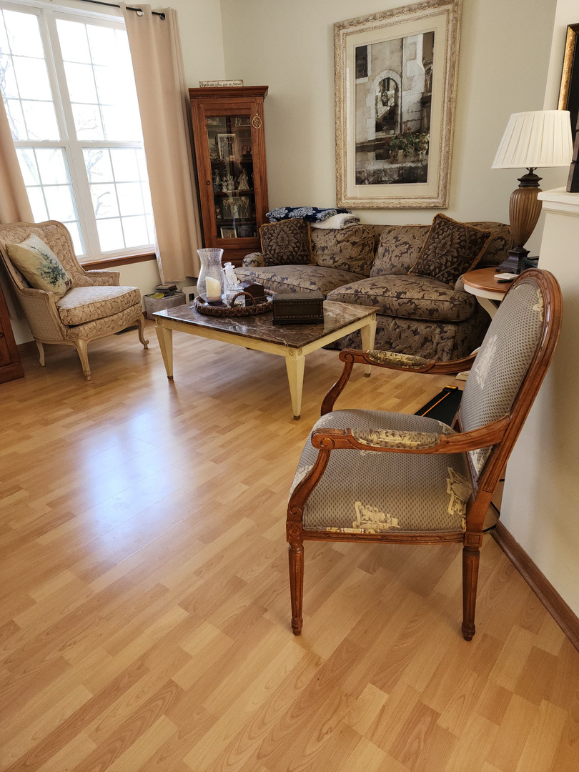 1542 Sauganash Court, Gurnee, IL 60031