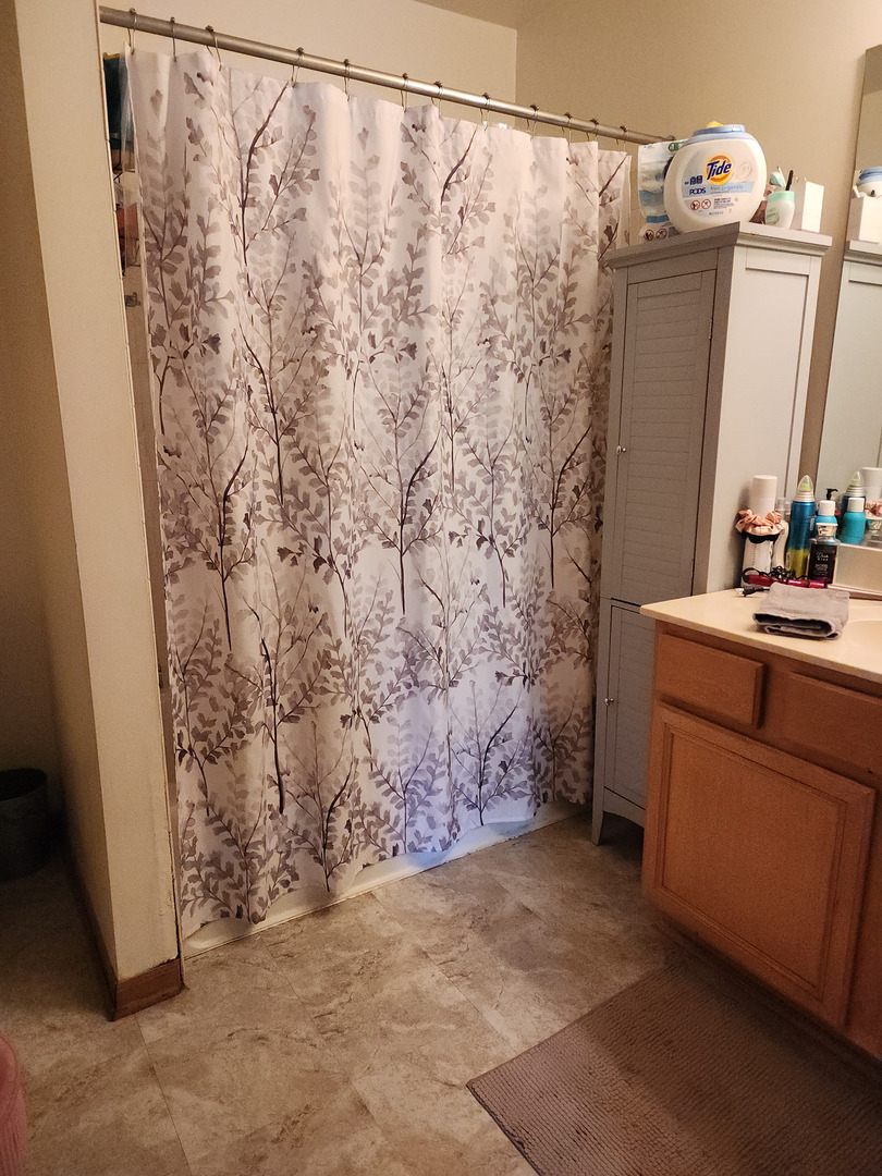 1542 Sauganash Court, Gurnee, IL 60031