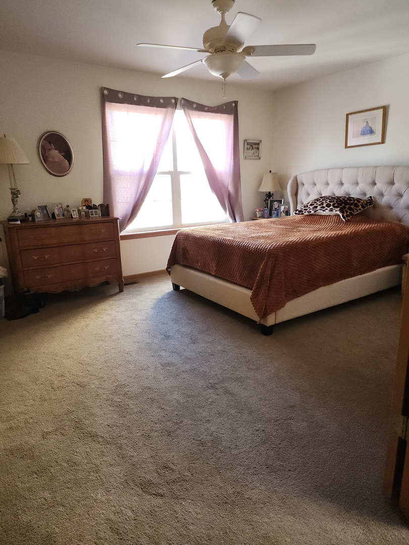 1542 Sauganash Court, Gurnee, IL 60031