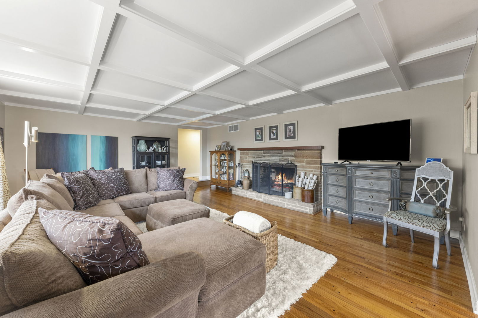 1001 Geneva Road, St. Charles, IL 60174