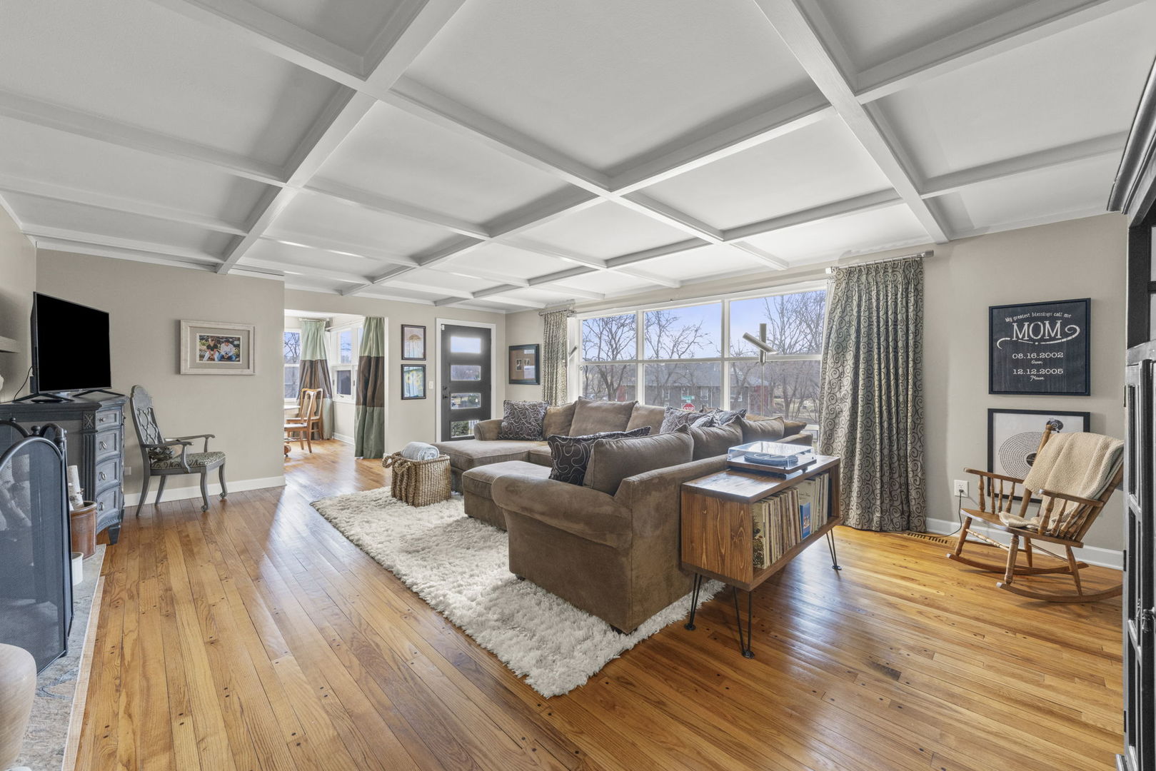 1001 Geneva Road, St. Charles, IL 60174