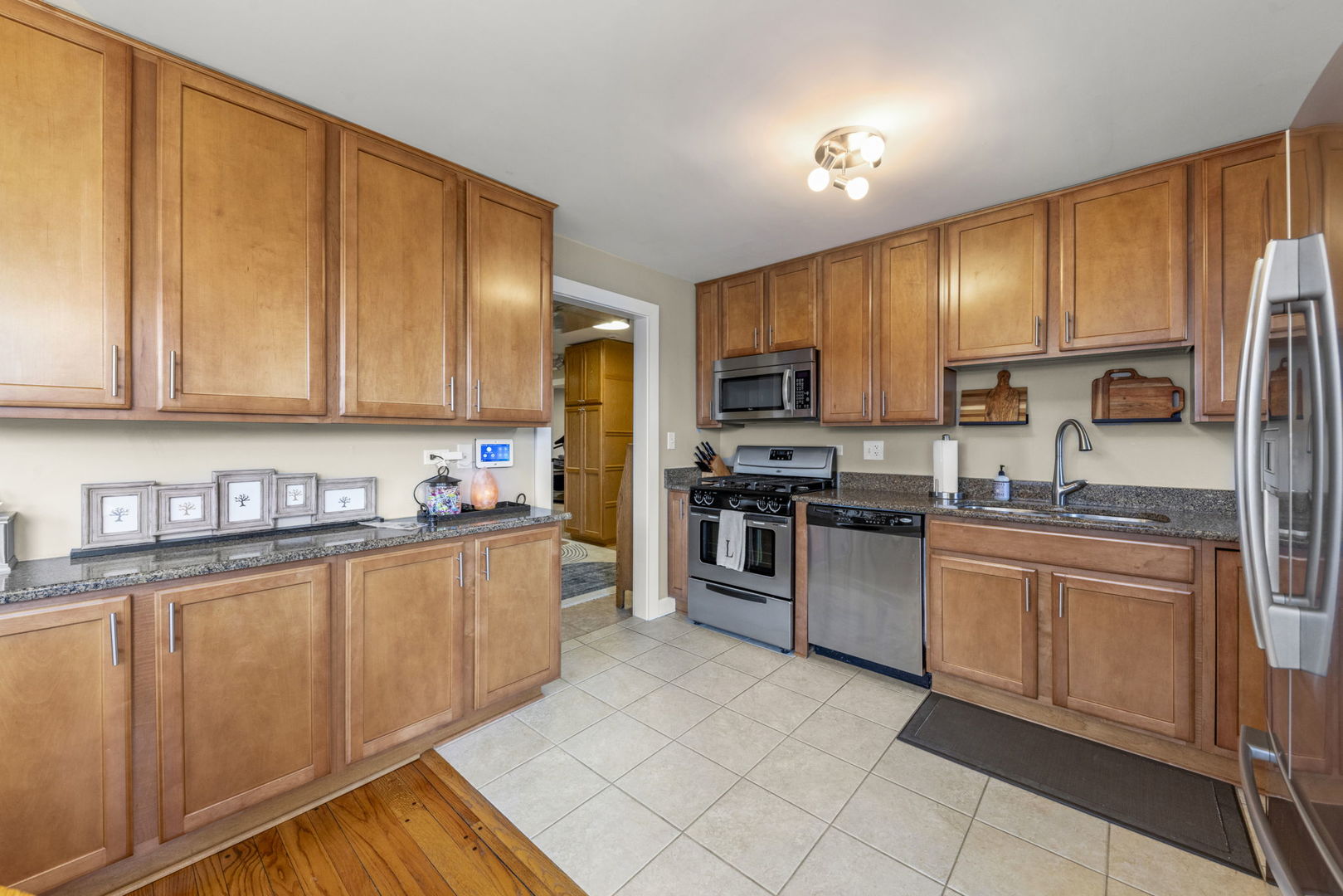 1001 Geneva Road, St. Charles, IL 60174